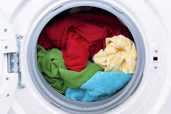 16 وسیله ای که نباید در ماشین لباسشویی قرار داد